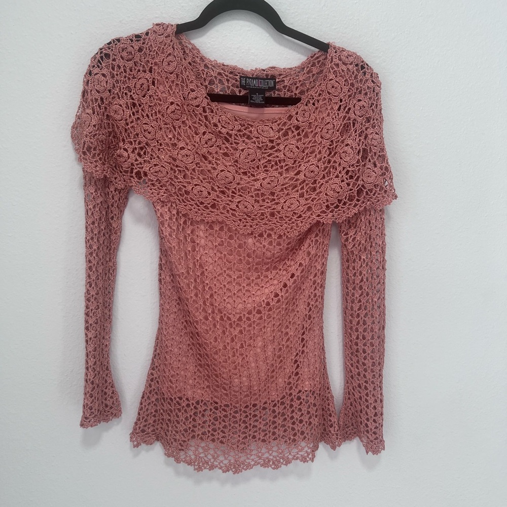 The Pyramid Collection Mauve Crocheted Off the Shoulder Sweater Size Small
